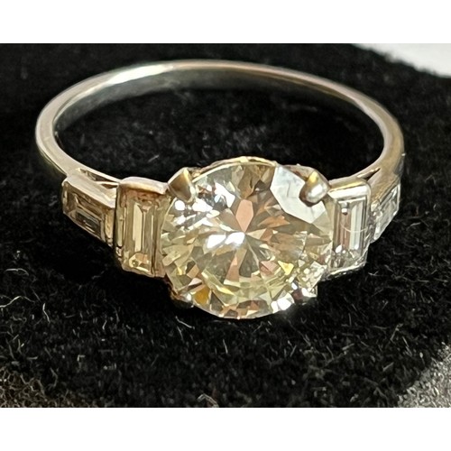 1 - Art Deco Diamond ring, 2.19 carat rectangular brilliant cut natural diamond flanked by four baguette... 