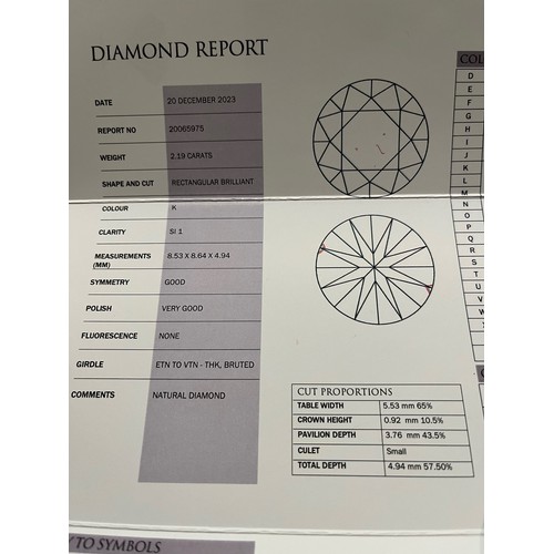 1 - Art Deco Diamond ring, 2.19 carat rectangular brilliant cut natural diamond flanked by four baguette... 