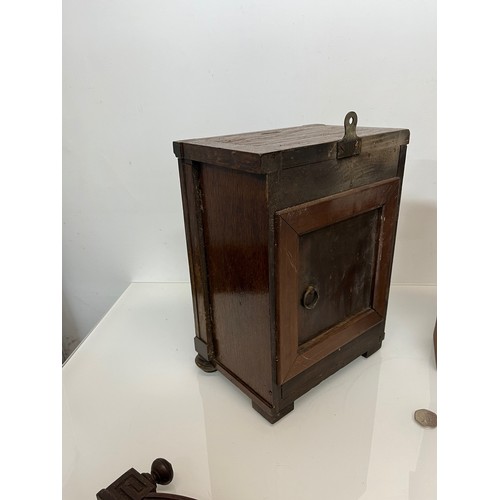 237 - Two early C20th wooden cased mantle clocks.

This lot is available for in-house shipping