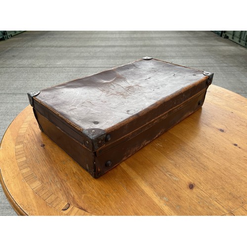 Vintage luggage, a small leather suitcase. 84 cm x 35 cm x 15cm. This ...