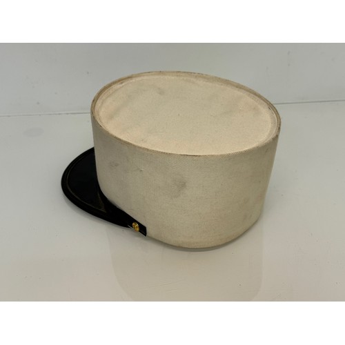 102 - Militaria, clothing, hats,  a French Foreign Legion Kepi.

This lot is available for in-house shippi... 