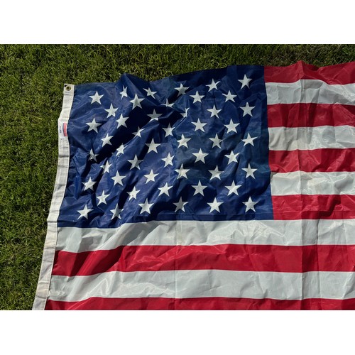 113 - US stars and stripes flag, 150 cm x 85 cm

This lot is available for in-house shipping