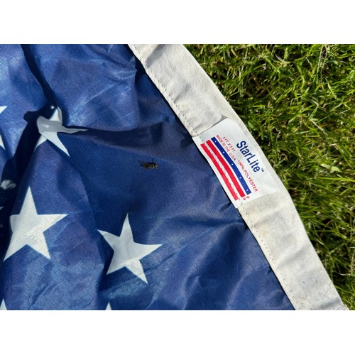 113 - US stars and stripes flag, 150 cm x 85 cm

This lot is available for in-house shipping