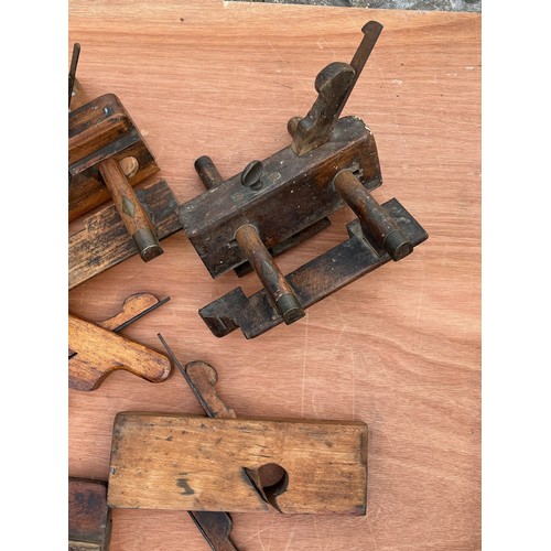 114 - Militaria, Tools, Woodworking, Carpentry, a large storage chest full of carpenters planes. Chest is ... 