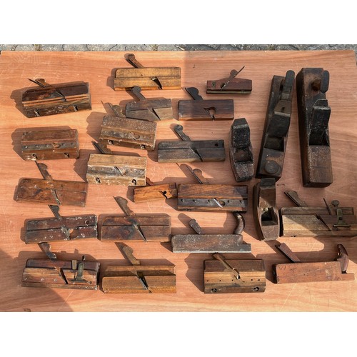 114 - Militaria, Tools, Woodworking, Carpentry, a large storage chest full of carpenters planes. Chest is ... 