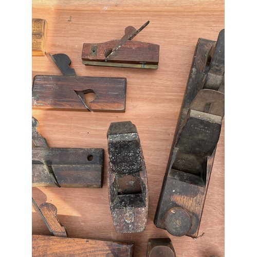 114 - Militaria, Tools, Woodworking, Carpentry, a large storage chest full of carpenters planes. Chest is ... 