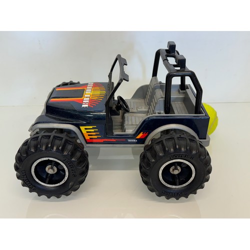 144 - Toys, a large Tonka Jeep 28 cm long.

This lot is available for in-house shipping