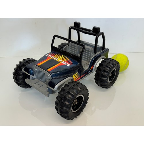 144 - Toys, a large Tonka Jeep 28 cm long.

This lot is available for in-house shipping