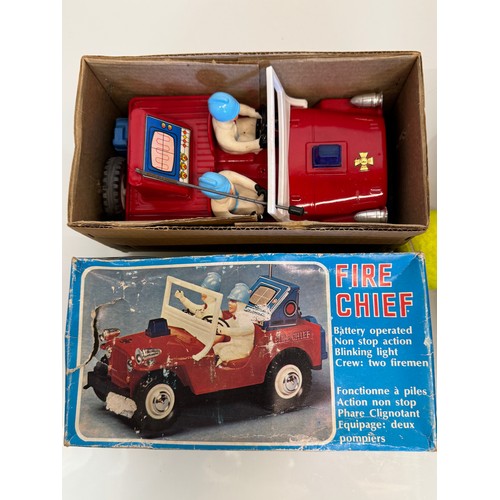 145 - Toys, two plastic Jeeps, a fire chief and a police themed model, both boxed and each is 23 cm long.
... 