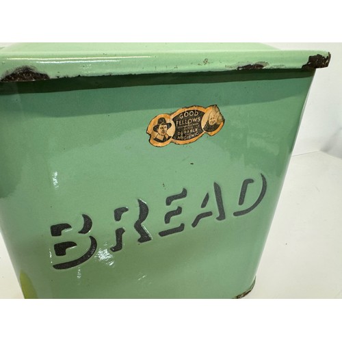 155 - Enamelled mid-century bread storage bin.

This lot is available for in-house shipping