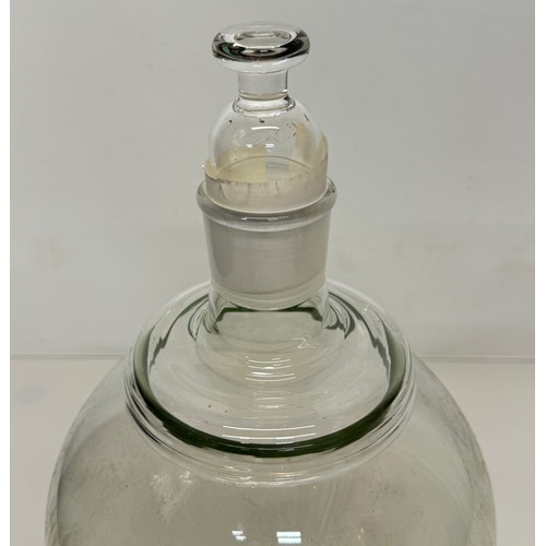 159 - Scientific glass-wares, a large stoppered glass storage jar 43 cm tall.

This lot is available for i... 