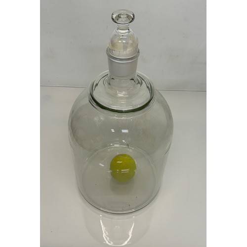 159 - Scientific glass-wares, a large stoppered glass storage jar 43 cm tall.

This lot is available for i... 