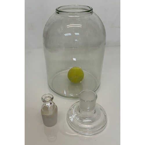 159 - Scientific glass-wares, a large stoppered glass storage jar 43 cm tall.

This lot is available for i... 