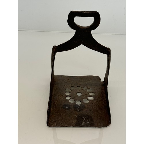 160 - Cast Iron Stirrup. 22 cm high

This lot is available for in-house shipping