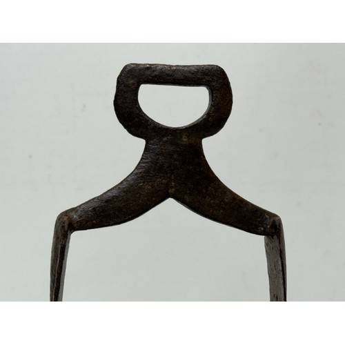 160 - Cast Iron Stirrup. 22 cm high

This lot is available for in-house shipping