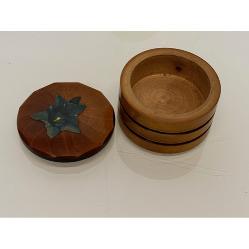 161 - Decorative treen storage pots, 8 in all.

This lot is available for in-house shipping