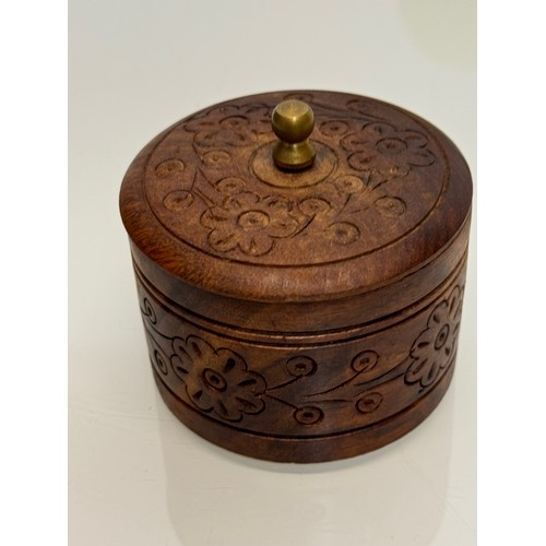 161 - Decorative treen storage pots, 8 in all.

This lot is available for in-house shipping