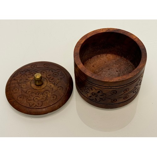 161 - Decorative treen storage pots, 8 in all.

This lot is available for in-house shipping