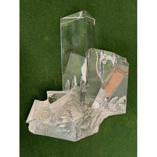 50 - Mid-century glass art piece, 1960’s art glass, 19 cm tall.

This lot is available for in-house shipp... 