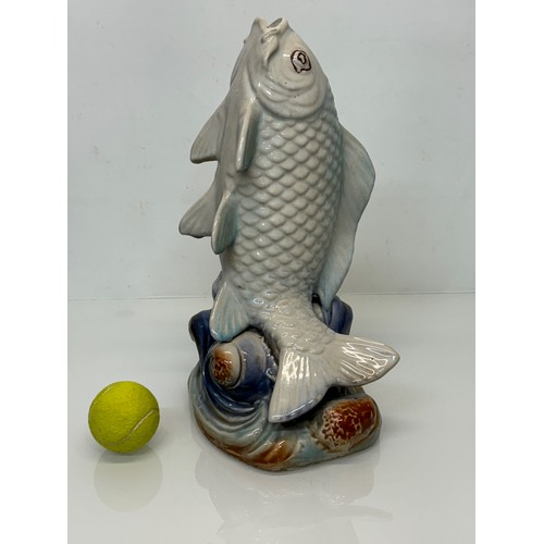 165 - Ceramic figurine of a carp, 40 cm tall.

This lot is available for in-house shipping