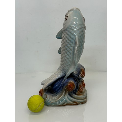 165 - Ceramic figurine of a carp, 40 cm tall.

This lot is available for in-house shipping