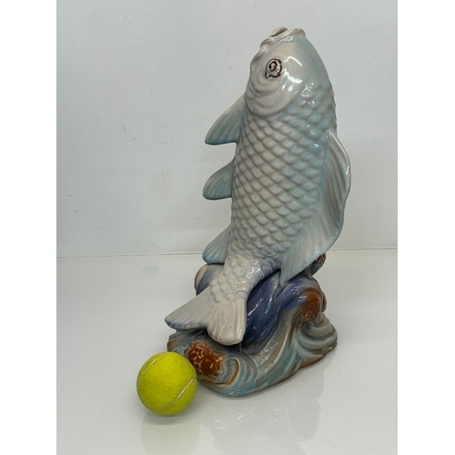 165 - Ceramic figurine of a carp, 40 cm tall.

This lot is available for in-house shipping