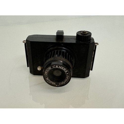 168 - An Orion bakelite cased camera.

This lot is available for in-house shipping