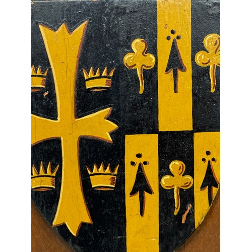 171 - Heraldic wooden shield, with hand painted panel, 26 cm  x 19 cm.

 This lot is available for in-hous... 