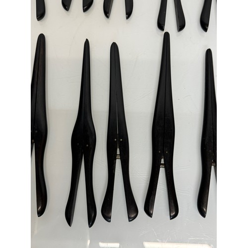 128 - Collection of ebony glove stretchers. 18 – 22 cm long.

This lot is available for in-house shipping