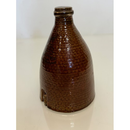 132 - Studio art pottery moneybox, a ceramic money box in the form of a brick kiln. 15 cm high.

This lot ... 