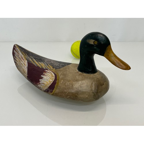 141 - North American carved wood decoy duck, 33 cm long.

This lot is available for in-house shipping