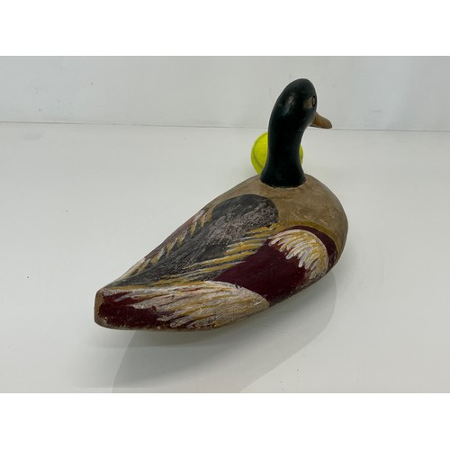 141 - North American carved wood decoy duck, 33 cm long.

This lot is available for in-house shipping