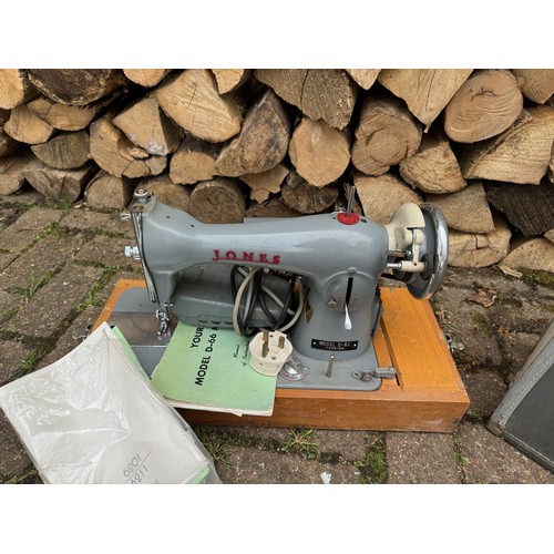 295 - Vintage Jones D-66 sewing machine and storage cover.

This lot is collection only.