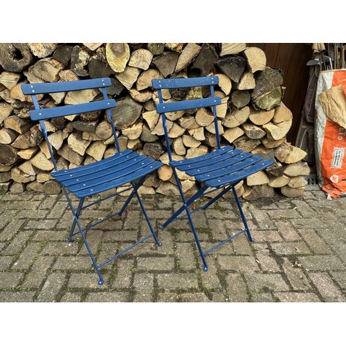 315 - Furniture, pair folding patio style chair. This is a pair of a group of New Old Stock pairs of chair... 