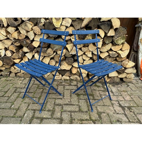 315 - Furniture, pair folding patio style chair. This is a pair of a group of New Old Stock pairs of chair... 