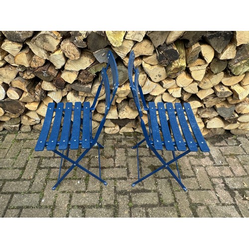 315 - Furniture, pair folding patio style chair. This is a pair of a group of New Old Stock pairs of chair... 