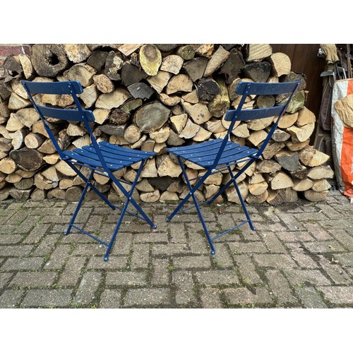 315 - Furniture, pair folding patio style chair. This is a pair of a group of New Old Stock pairs of chair... 