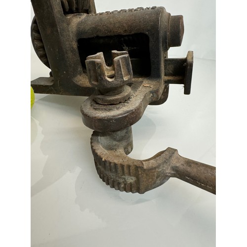 214 - Tools, a sturdy cast iron flooring clamp by record.

This lot is available for in-house shipping