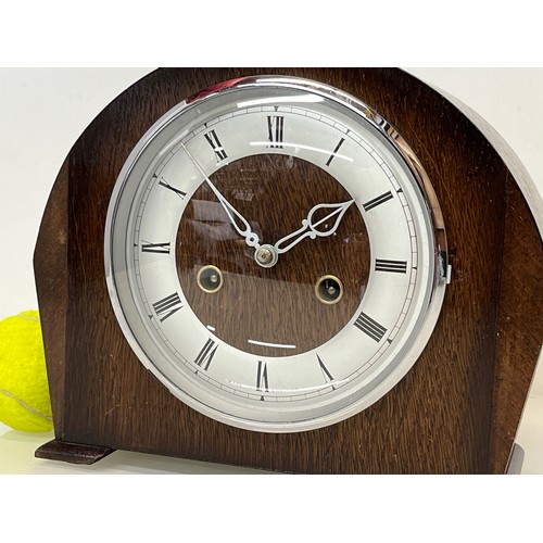 354 - Oak cased mid century English mantle clock, 21 cm high.

This lot is available for in-house shipping