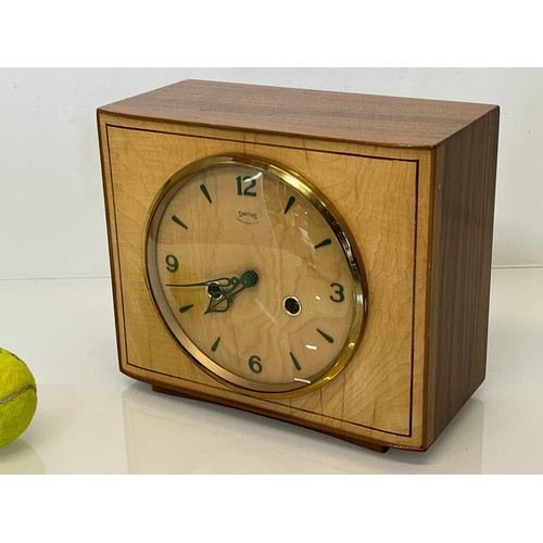 64 - Mid century Smiths mantle clock.

This lot is available for in-house shipping