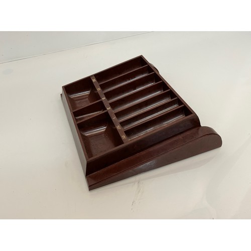 361 - Mid C20th Century Bakelite coin tray, 28 cm x 25 cm.

This lot is available for in-house shipping