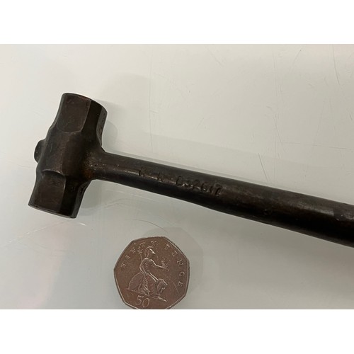 364 - Two cast metal toffee hammers.

This lot is available for in-house shipping