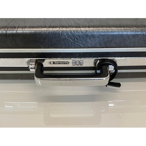 369 - C20th luggage, a designer briefcase by Samsonite, combination locks. 44cm x 32 cm x 13.5 cm.

This l... 