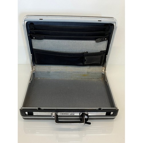 369 - C20th luggage, a designer briefcase by Samsonite, combination locks. 44cm x 32 cm x 13.5 cm.

This l... 