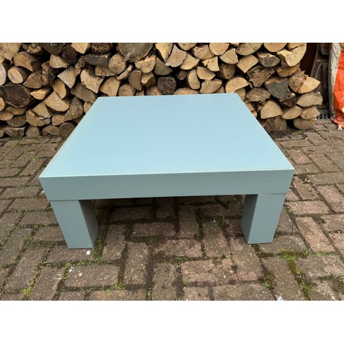 253 - Furniture, mid-century modern, a large modern side / coffee table, 80 cm x 80 cm x 36 cm high.

This... 