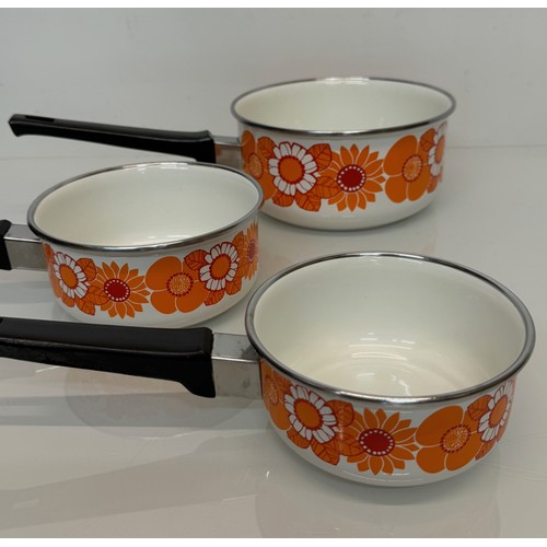 262 - Kitchenalia, three vintage enamelled 1970’s decorated saucepans, 13 cm 15 cm 19 cm in diameter.

Thi... 