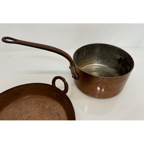 266 - Kitchenalia, two copper saucepans, 26 cm and 21 cm in diameter.

This lot is available for in-house ... 