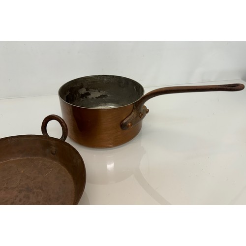 266 - Kitchenalia, two copper saucepans, 26 cm and 21 cm in diameter.

This lot is available for in-house ... 