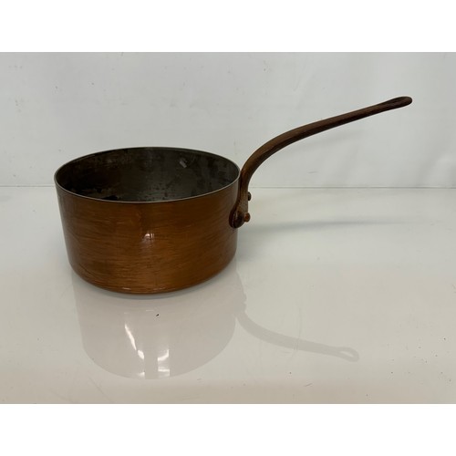 266 - Kitchenalia, two copper saucepans, 26 cm and 21 cm in diameter.

This lot is available for in-house ... 