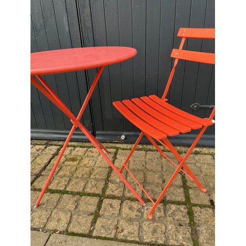 271 - Garden furniture, patio table and single chair all folds for easy storage.

This lot is available fo... 